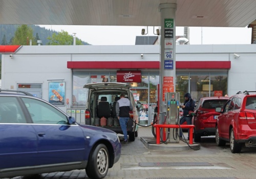 Boom na tankowanie w Polsce. Niemieccy kierowcy masowo ruszyli na stacje