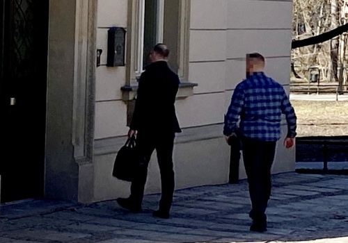 Andrzej Duda założył biuro w prestiżowej części Krakowa. Pierwszego dnia dziarsko ru…