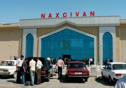 Iran zaatakował bliżej Europy. Dron spadł na lotnisko w Azerbejdżanie