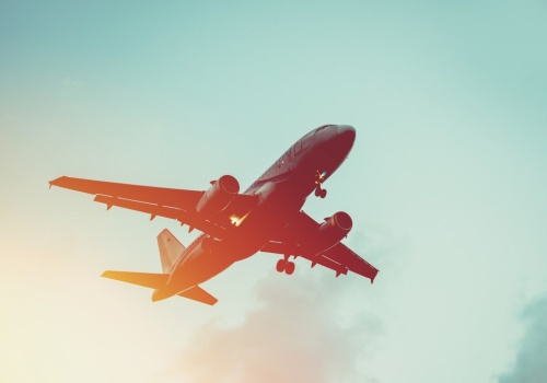 Naloty na Iran blokują powrót tysięcy Polaków. Co z pracą po urlopie?