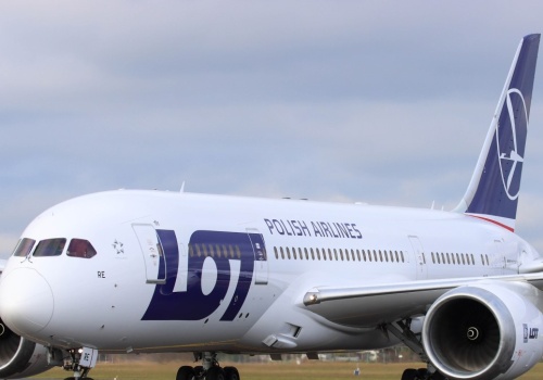 Samolot LOT-u z Warszawy nagle zawrócony