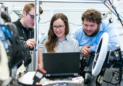 Automatyzacja w wielkopolskich przedsiębiorstwach. Jakie kompetencje zapewnią nam pewną posadę na lata?