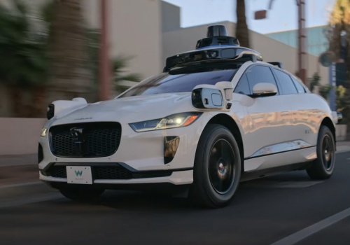 Czy wystarczy transparent z napisem, aby oszukać autonomiczny samochód?