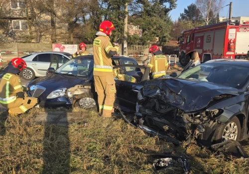 Wypadek na skrzyżowaniu Piekarskiej i Działkowej. Młoda kobieta w szpitalu