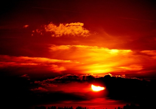 Pył saharyjski dotrze do Polski. W weekend możliwe zmętnienie nieba i intensywne zachody słońca