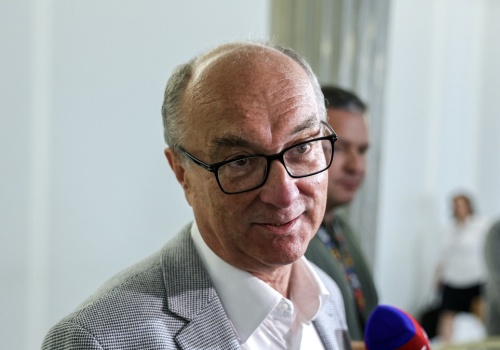 Marszałek Sejmu zwraca się do Glapińskiego. 