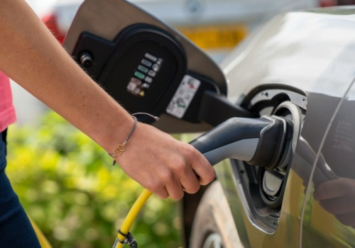 Czy hybrydy są za mało ekologiczne? Nowy sposób obliczania emisji wykluczy PHEV.