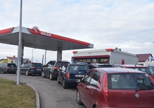 Paliwa w Polsce drożeją, ale nie ma potrzeby, by tankować na zapas