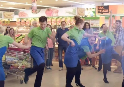 Wrze w Biedronce. PIP stwierdził nieprawidłowości przed Bożym Narodzeniem