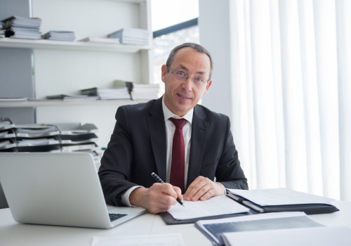 Jak wybrać kancelarię prawną? Poradnik w zakresie oceny doświadczenia i specjalizacji