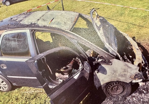 Podpalił auto byłej partnerki i groził jej śmiercią – śremscy policjanci skierowali akt oskarżenia do sądu