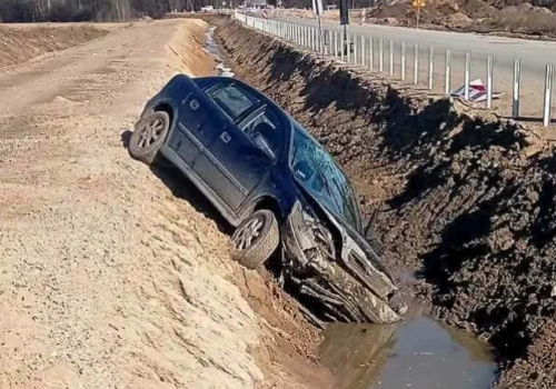 Wypadek w gminie Sokoły. Nietrzeźwy kierowca wypadł z drogi