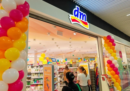 Drogerie dm w Polsce stawiają na stabilne ceny zamiast promocji