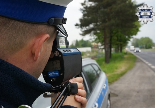 Przez Górki Małe mknął 105/h. Drogówka też tam była