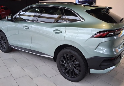 Przecenili go do 114 800 zł, bo długo stał w salonie. Ten SUV ma silnik Mitsubishi 1.5 T-GDi