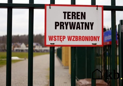 Postawił znak przy bramie. Grozi mu nawet 5000 zł kary