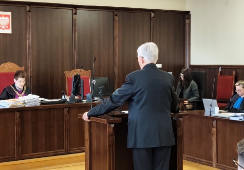 Abp Skworc zeznawał w tarnowskim sądzie. Kolejny dzień przesłuchań świadków w procesie biskupa Andrzeja Jeża