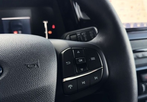 Nowy Ford dla rodziny za 99 900 zł ma wszystko. Dwukolorowa karoseria i automat dodają atrakcyjności