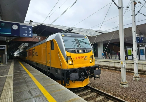 Sześć par żółtych pociągów na ważnej trasie. Szybsze i tańsze niż Pendolino
