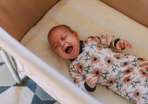 Dziecko całą noc płacze? Konsultantka snu to zmieni (i uratuje wasze życie)
