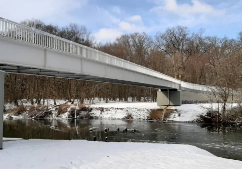 Nowa kładka nad Widawą czeka na łącznik od strony gminy