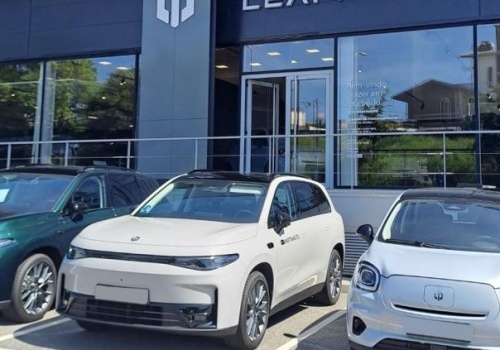 Koniec emisyjnego paktu. Toyota i Stellantis odcinają Teslę od łatwych pieniędzy