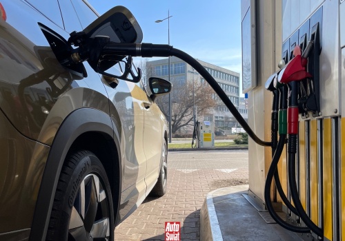 Nie warto tankować na zapas. Stare paliwo działa jak częsta jazda na rezerwie