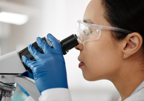 Dlaczego niektóre guzy znikają, a inne rozwijają się w nowotwór? Odkrycie może zmienić profilaktykę raka