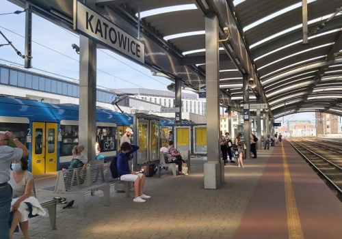 Śląskie: Komunikacja zastępcza, objazdy, przesiadki. Marcowa korekta rozkładu