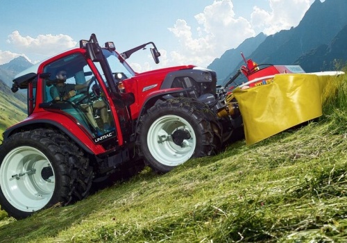 Alpejska twierdza techniki i tyrolski upór na czterech kołach. Lindner ma 75 lat