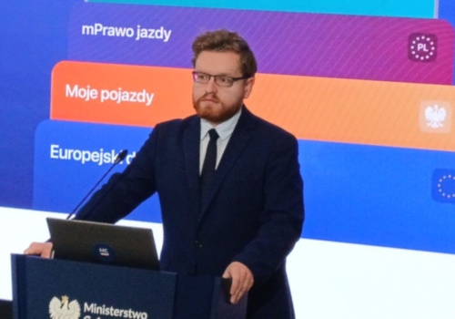 Zakaz social mediów dla dzieci. Standerski: Lewica czeka z oceną