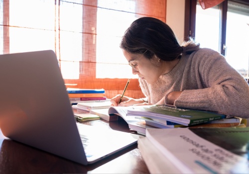 Zadania domowe wrócą do szkół? Ministra Nowacka zabrała głos. 