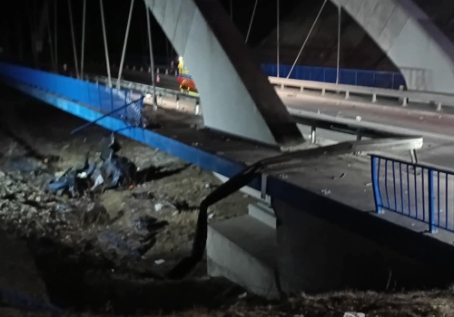 Samochód runął z wiaduktu! Nocna akcja ratunkowa i transport śmigłowcem LPR
