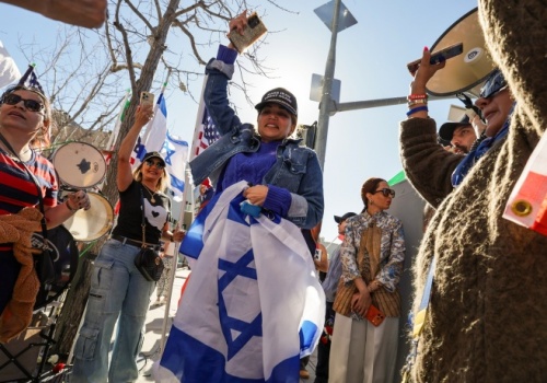 Vatican News: Czy ziemie pierwszych wspólnot apostolskich nie będą się dalej wyludniać z wyznawców Chrystusa?