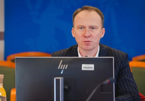 Nadzwyczajna sesja w Legnicy. Prezydent chce jak najszybciej uruchomić budowę bloku na Zakaczawiu