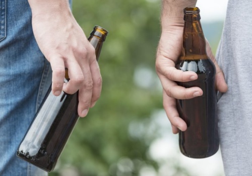 Sieradz: coraz więcej osób w kryzysie bezdomności i nadużywających alkoholu w przestrzeni publicznej. „Mamy ograniczone możliwości”