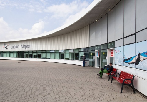Lotnisko w Lublinie rozbudowuje parkingi. Będzie dwa razy więcej miejsc postojowych