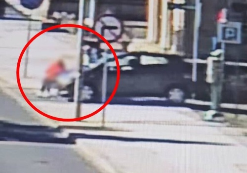 77-latka wjechała w osobę na wózku inwalidzkim na chodniku