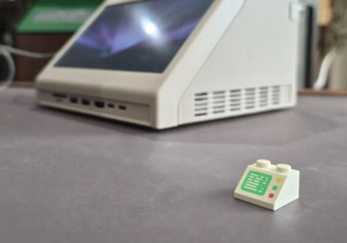 Fani LEGO i science fiction dali by się pociąć za taki zestaw. Każdy może go mieć