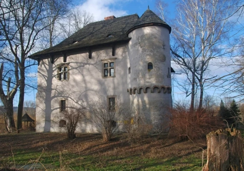 Tę piękną wioskę warto odwiedzić w weekend. Skrywa wyjątkowo starą atrakcję