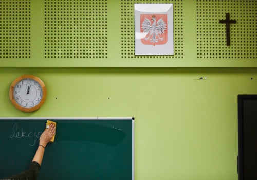 Fizycy bili na alarm i mówili o cięciach. MEN właśnie zabrał głos. Uczniowie mogą odetchnąć