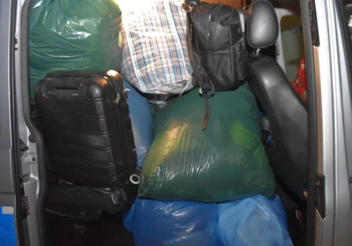 Policja zatrzymała trzy kobiety za kradzieże w sklepach. Ojciec był ich paserem