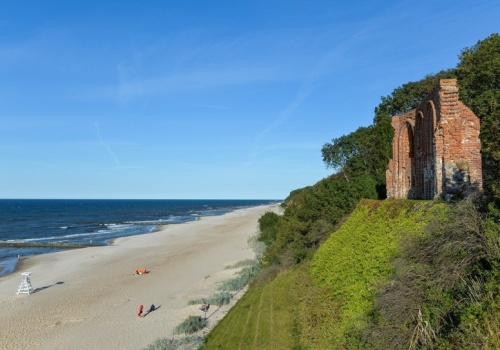 Masz dość zatłoczonych kurortów? Odwiedź tę wyjątkową miejscowość nad Bałtykiem