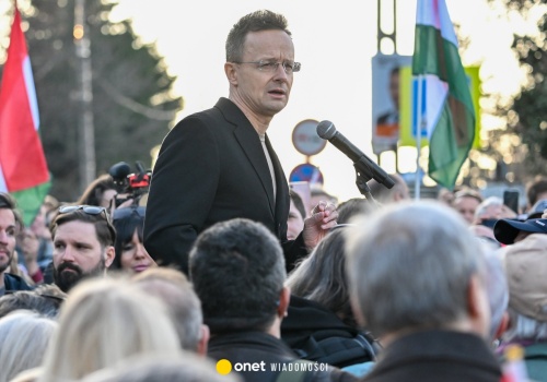 Szef MSZ Węgier protestował przed ambasadą Ukrainy. 