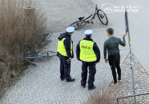 Dwaj rowerzyści zderzyli się na Bulwarach Wiślanych. Nieprzytomny 15-latek w szpitalu