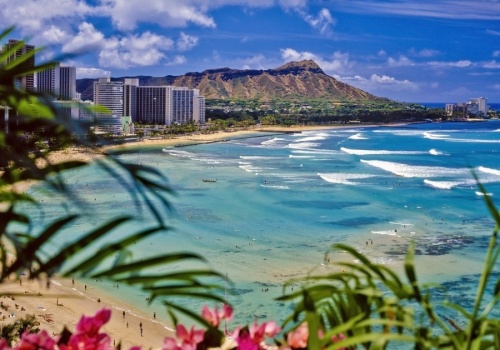 Oto najgorsza plaża na świecie. Wygląda jak tropikalny raj, ale turyści nie zostawiają suchej nitki