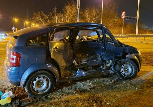 Wjechał wprost przed nadjeżdżające auto. Wiadomo już, jak doszło do wypadku na Bursakach
