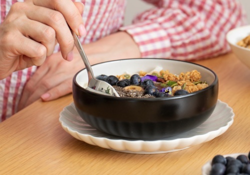 Te tanie produkty dodaj do owsianki. Są jak bank energii