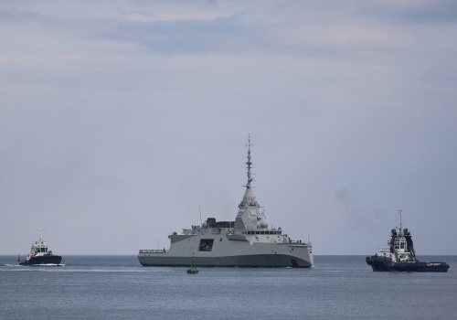 Fregata ze 160 marynarzami wypłynęła w kierunku Cypru. Będzie bronić wyspy przed dronami i pociskami