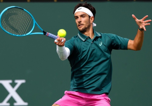 Faworyci z kłopotami na otwarcie. Bolesny powrót gwiazdora